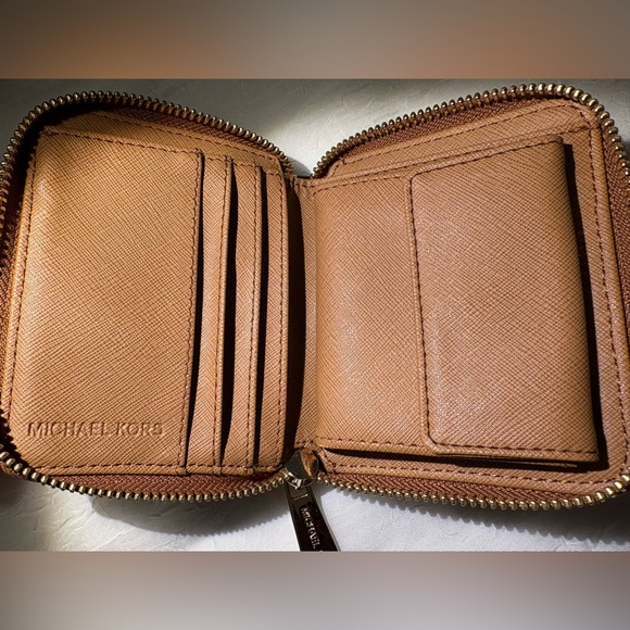 MK Signature Crossbody + Pebbled Leather Zip Wallet Bundle – Like New Gifts - Picture 9 of 12